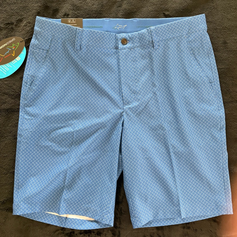 Greg Norman ML75 Microlux Blue White Flag Pattern Performance Stretch Shorts NEW